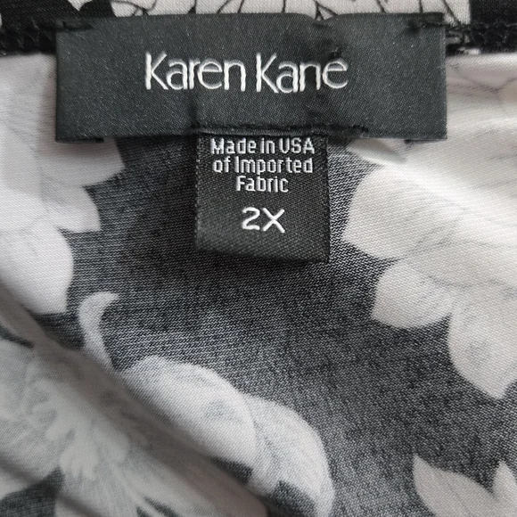 Karen Kane Size 2X Black White  Floral Top Wrinkle Free Tunic - Picture 2 of 16